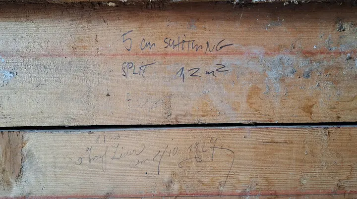 Handwerkerinschrift aus der Bauzeit der Ostpreußenhütte | © Sektion Königsberg, Foto Cornelius Chucholowski